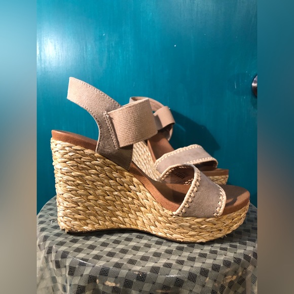 Tan Mia Straw Wedge Heel Sandals Size 8.5 - Picture 3 of 13